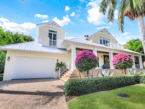 Luxurious Retreat with a Pool in Olde Naples, Steps from the Beach